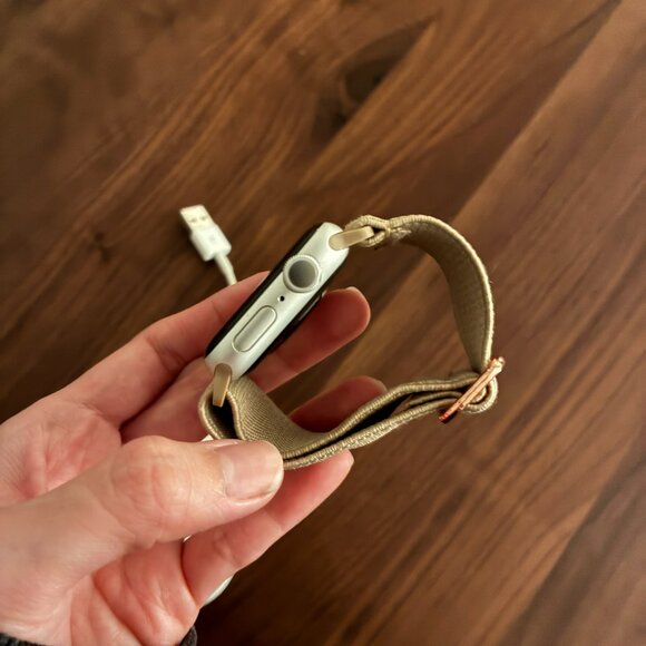 Pre-owned Apple Watch Series 5 with charger - Picture 2 of 5